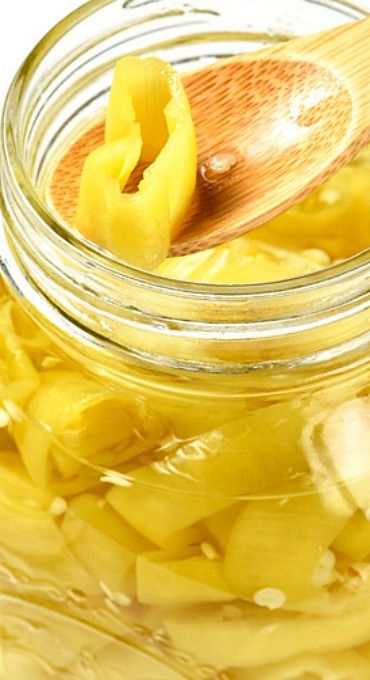 Canning Yellow Peppers, Pickled Yellow Peppers, Pickled Cubanelle Peppers, Yellow Pepper Recipes, Pickled Peppers Recipe, Garden Canning, Pickled Pepper Recipe, Sweet Pepper Recipes, Cubanelle Pepper