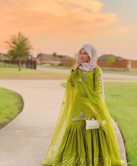 Party Wear Hijab Style, Hijab Styles For Party, New Hijab Style, Neon Green Dresses, Pakistani Party Wear Dresses, Girls Party Wear, Mode Hijabi, Pakistani Party Wear, Hijab Style Tutorial