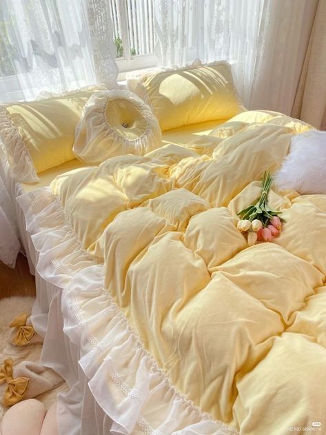 Yellow Blanket Bedroom, Pastel Yellow Room Aesthetic, Yellow Themed Bedroom, Bed Covers Aesthetic, Yellow Room Aesthetic, Japanese Bedroom Aesthetic, Yellow Bedroom Aesthetic, Japanese Bedroom Ideas, Yellow Bed