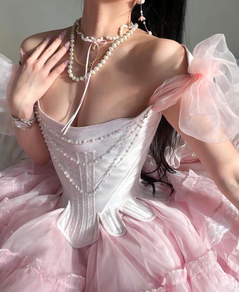 Romantic Dress Aesthetic, Pink Romantic Aesthetic, Pink Princess Aesthetic, Ethereal Dress, Fairy Dresses, Fashion Design Collection, Bachelorette Outfits, Elegant Dresses Classy, Pretty Prom Dresses