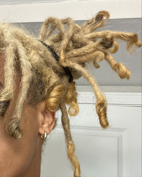 Black Hairstyles Natural Men, Blonde Locs Aesthetic, Curly Locs Men, Blonde Locs Men, Marauders Era Aesthetic, Locs Men, Blonde Locs, Evan Rosier, Blonde Dreadlocks