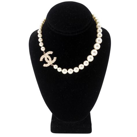 Chanel Necklaces, Chanel Pearl Necklace, Staple Necklace, Luxury Things, Runway Necklace, Classic Pearl Necklace, Chanel Pearl, Chanel White, Chanel Necklace