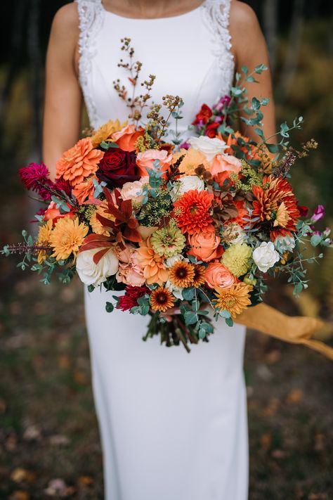 Fall Rustic Mountain Wedding With Breathtaking Views Fall Mountain Wedding, Rustic Mountain Wedding, Fall Wedding Bouquets, Fall Wedding Flowers, Cool Wedding Cakes, Orange Wedding, Fall Wedding Colors, Wildflower Wedding, Forest Wedding