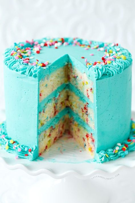 From-scratch funfetti cake with whipped vanilla bean buttercream. Funfetti Layer Cake, Best Birthday Cake Recipe, Funfetti Cupcakes, Pastel Cupcakes, Homemade Birthday Cakes, Funfetti Cake, Birthday Cake Recipe, Cool Birthday Cakes, Cupcake Cake