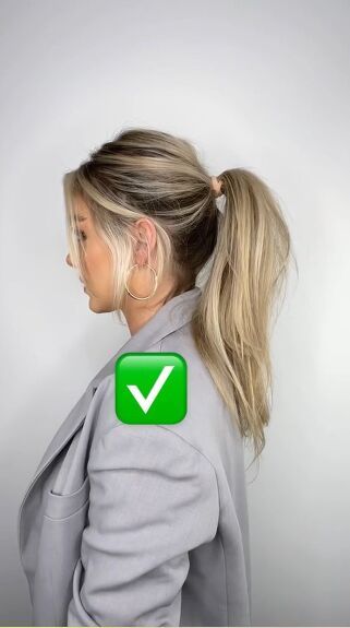 This guide shares a simple hack for lifting your ponytail. Add volume to your ponytail with the help of this quick tutorial. Ponytail For Fine Straight Hair, Make Ponytail Look Thicker, Ponytail Hairstyles Fine Hair, How To Do A Ponytail With Volume, Business Ponytail Hairstyles, How To Tie A Ponytail, Ponytails For Fine Hair, Ponytail Volume Hack, Volume Ponytail How To