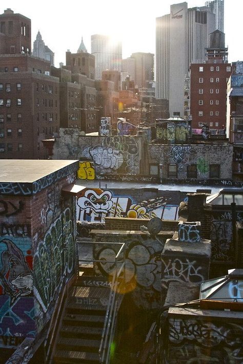 NYC Graffiti Nyc Graffiti, Graffiti Photography, New York Graffiti, Street Graffiti, City Vibe, Grunge Photography, Street Art Graffiti, City Aesthetic, 가을 패션