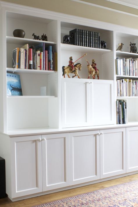 White Built In Bookcase, Painted Bookshelf, Hidden Desk, Home Office Furniture Design, Dining Hutch, Painted Bookshelves, Paint Cabinets White, Bookcase Cabinet, Built In Shelves Living Room