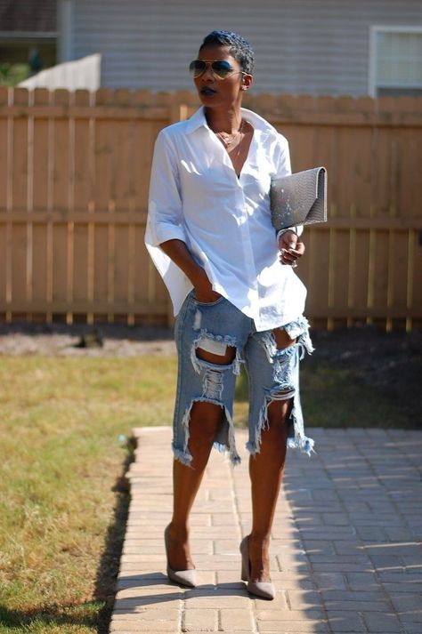 Perfect White Shirt, Ripped Shorts, Straight Leg Denim, Looks Chic, 80s Fashion, Denim Fashion, White Shirt, Short Outfits, Chic Outfits