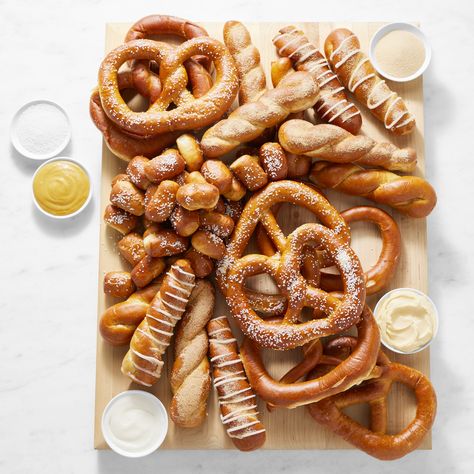 large-assorted-pretzel-box Pretzel Charcuterie, Cheddar Cheese Spread, Baked Pretzels, Profile Classic, Soft Pretzel, Vanilla Glaze, Coarse Salt, Cheese Tasting, Soft Pretzels