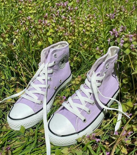 Converse Lila, Violet Converse, Lilac Converse, Purple Converse, Shoes Outfit Fashion, Shoe Inspo, Star Shoes, Aesthetic Shoes, Swag Shoes