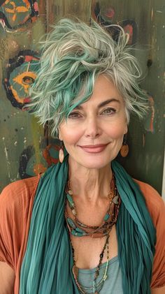 Elegance Hairstyles, Stile Hippie Chic, Easy Short Haircuts, Silver Hair Color, Ageless Style, Haircut For Older Women, Ageless Beauty, Boho Hairstyles, Pixie Hairstyles