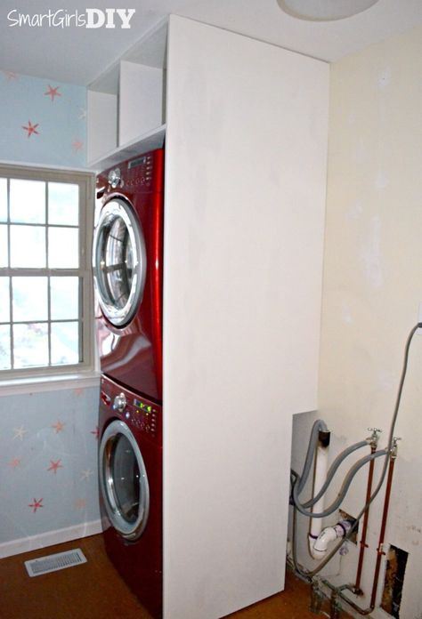 To gain counter space to fold your laundry, you can stack your washer/dryer and build shelves above and a half wall to surround them. Gain space! Laundry Room Stackable, Washer Dryer Laundry Room, Basket Shelf, Stacked Laundry Room, Laundry Room Storage Shelves, Small Laundry Room Organization, Room Storage Diy, Stackable Washer And Dryer, Laundry Dryer