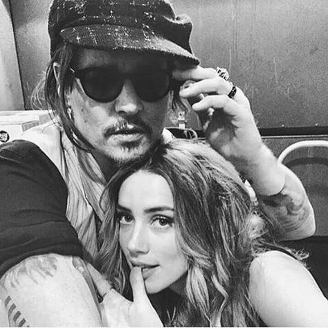 johnny selfies are gold {#johnnydepp #amberheard} Amber Heard Brunette, Johnny Depp Family, Amber Heard Makeup, Amber Heard Hair, Amber Heard Johnny Depp, Amber Heard Style, جوني ديب, Johnny Depp And Amber, Kaptan Jack Sparrow