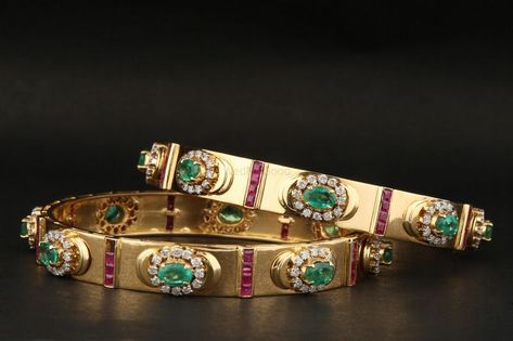 Bangles Gold Design, Kada Bangles Gold Design, Kada Bangles, Gold Bangles Indian, Diamond Wedding Jewelry, Bangles Gold, Antique Bridal Jewelry, Gold Pendant Jewelry, Wedding Jewellery Collection