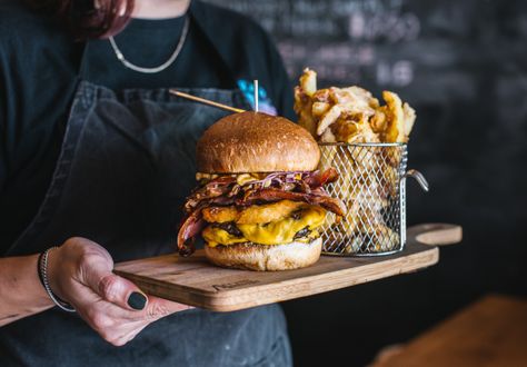 Gourmet Burger, Bistro Food, Food Photoshoot, Burger Restaurant, Gourmet Burgers, Pub Food, Food Drink Photography, Milk Bar, Food Platters