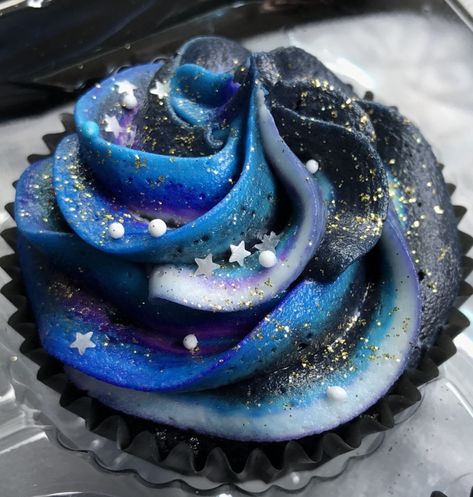 Galaxy Cupcakes, Space Cupcakes, Biscuit Decoration, Demon Cat, Lucky Charms Marshmallows, Happy Birthday Blue, Galaxy Cake, 21st Bday Ideas, Blue Icing