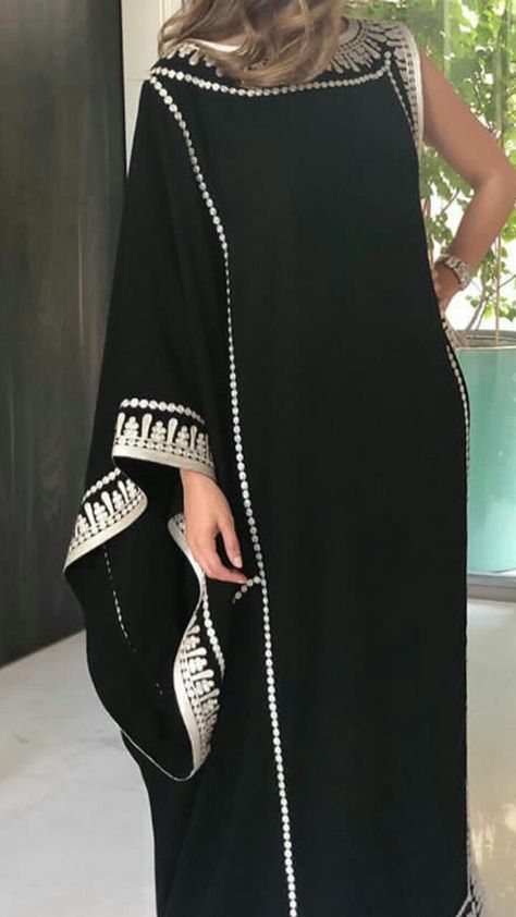 Kaftan Designs, Mode Kimono, Moroccan Fashion, Mode Abaya, Modesty Fashion, African Inspired Fashion, Stylish Party Dresses, Arab Fashion, Fashionista Clothes