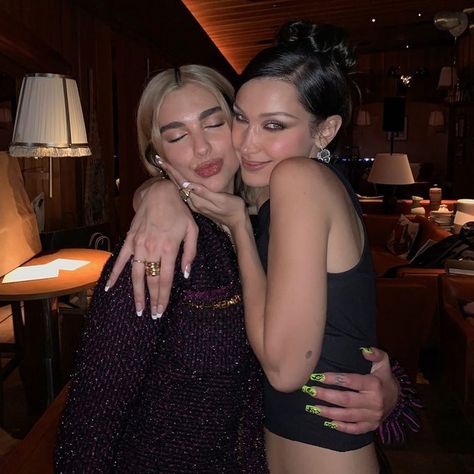 Dr Post, Nelly Furtado, Hadid Sisters, Bella Hadid Style, Christina Aguilera, Dua Lipa, Feminine Beauty, Hailey Bieber, Gigi Hadid