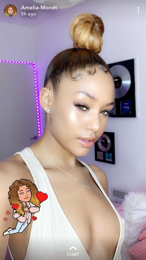 Baddie Snaps, Amelia Monet Curly Hair, Victoria Monet Blonde, Honey Blonde Hair Mixed Girl, Pineapplebrat Instagram, Amelia Monet, Lightskin Girl Baddie, Cute Bun Hairstyles, Top Knot Bun