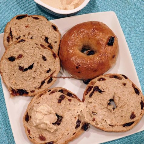 Raisin Bagels, Cinnamon Bagels, Bagel Spread, Pan Pork Chops, Cinnamon Raisin Bagel, Breakfast For A Crowd, Homemade Bagels, Bagel Recipe, Cinnamon Raisin