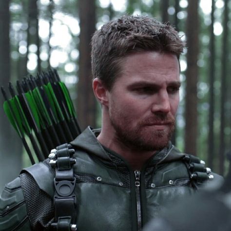 Dc Arrowverse, Arrow Oliver Queen, Gaming Supplies, Arrow Cosplay, Hippie Boy, Oliver Queen Arrow, Future Man, Arrow Cw, Stephen Amell Arrow