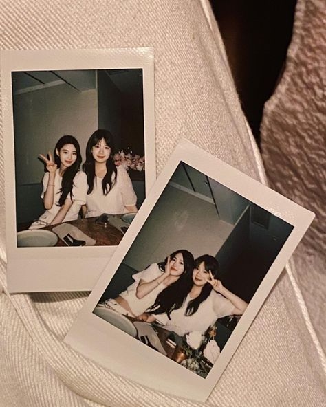 Korean Hairstyles, Photo Polaroid, Korean Best Friends, 얼굴 그리기, Bff Photoshoot Poses, 사진 촬영 포즈, Bff Photoshoot, Polaroid Pictures, Best Friends Aesthetic