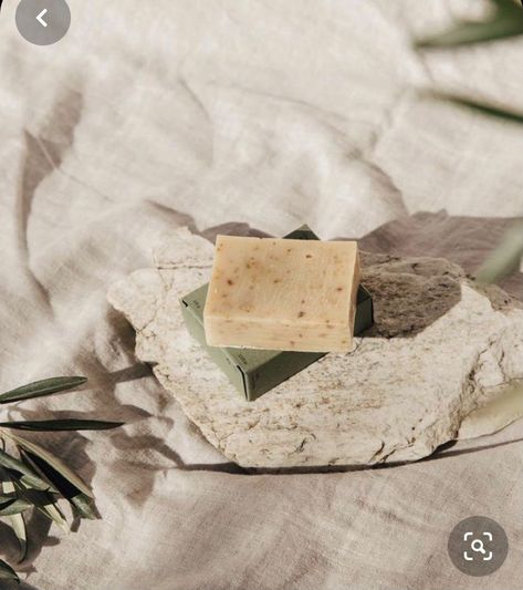 Soap Photography, Săpunuri Handmade, Skincare Products Photography, Plant Based Skincare, Cosmetics Photography, Solid Shampoo, Beauty Products Photography, Foto Tips, Soap Packaging