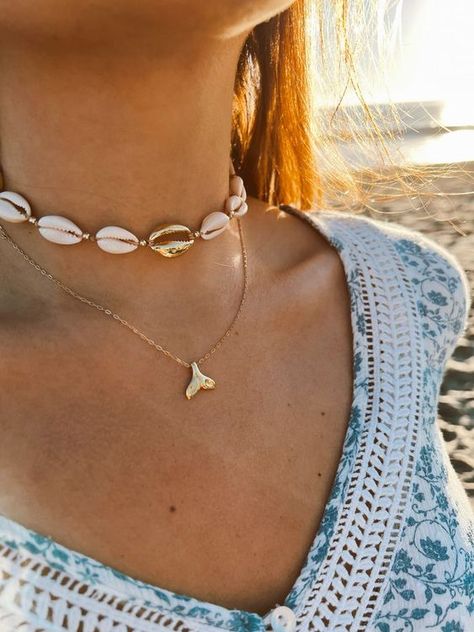 Beautiful Seashell Necklace, Boho Cowrie Shell Necklace, Choker Necklace Affiliate Shell Necklace Diy, Seashell Choker, Gold Seashell Necklace, Gold Shell Necklace, Necklace Seashell, Vsco Outfits, Beachy Necklace, Sea Shell Necklace, Coastal Jewelry