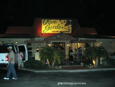 Going to Olive Garden in the 2000s Olive Gardens, Olive Garden, The 2000s, Garden Signs, Italian Restaurant, Quick Saves