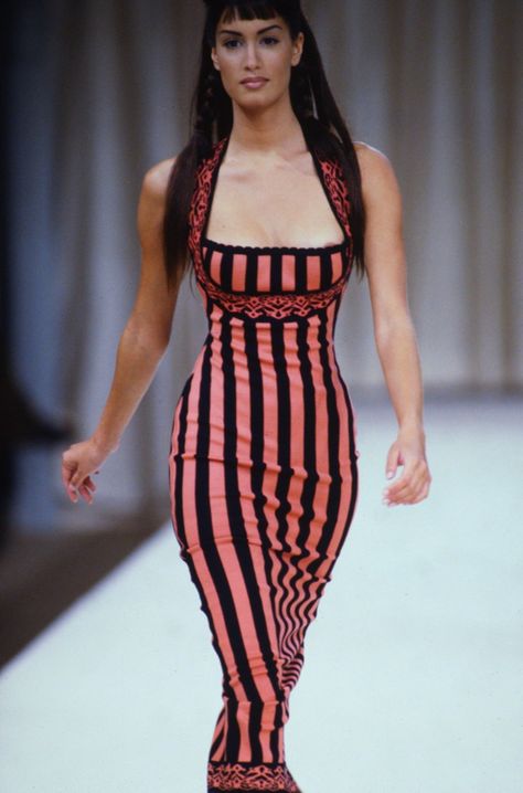 Alaia Runway, Fashion 1990s, Yasmeen Ghauri, 90s Runway, 90s Runway Fashion, Azzedine Alaia, Runway Show, Couture Fashion, 90s Fashion