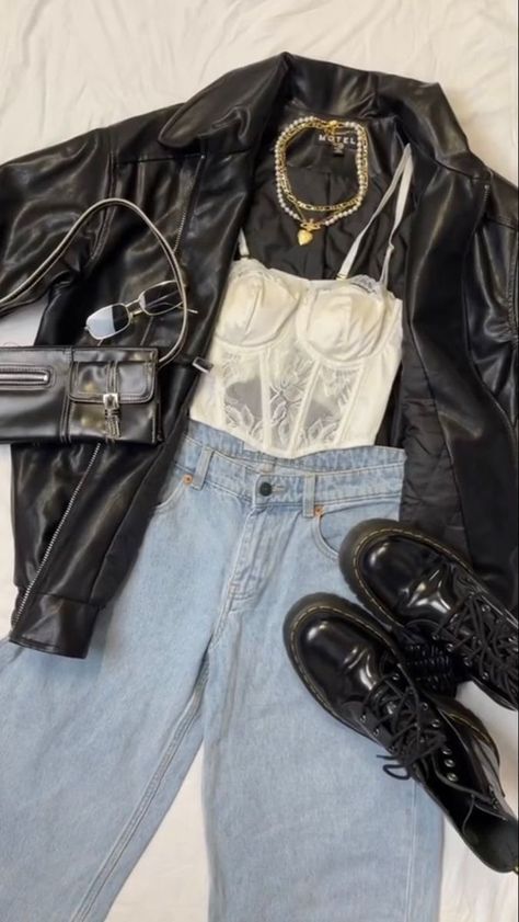 summer outfit inspo Cargo Pants Corset, Drake Concert Outfit, Bustier Fashion, Bandana Cap, Corset Top Outfit, Vintage Night, Neue Outfits, Looks Chic, Cute Simple Outfits