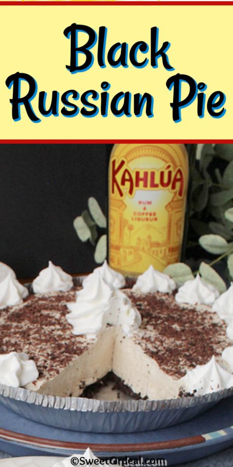 Black Russian Pie features an Oreo cookie crust with a marshmallow, whipped cream, and Kahlua filling. Kahlua Desserts Easy, Pie With Alcohol, Kahlua Dessert Recipes, Kahlua Desserts, Diner Desserts, Russian Pie, Marshmallow Whipped Cream, Boozy Food, Drunken Desserts