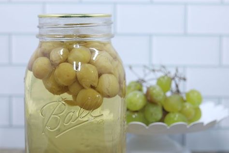 Canning Grape Juice, Grape Juice Recipe, Water Bath Canning Recipes, Cotton Candy Grapes, Easy Canning, Canning Recipe, Canning Supplies, Water Bath Canning, Canning Labels