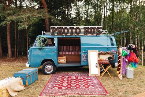 Photo Booth Bus Van Camper Festival Party Wedding Kirsty Mackenzie Photography #PhotoBooth #Wedding Festival Photo Booth, Summer Events Ideas, Outdoor Photo Booths, Whimsical Wedding Theme, Hipster Food, Photography Booth, Festival Themed Party, Photobooth Wedding, Photo Corner