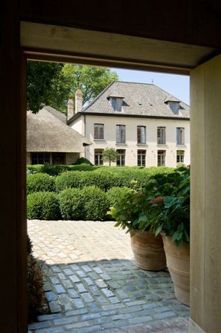 Belgian Interior Design, Belgian Architecture, Meditation Garden, Archi Design, Belgian Style, Event Hall, Country Interior, Antique Interior, Historic Homes