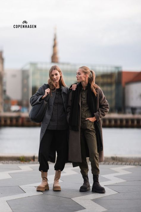 Nordic Street Style Winter, Nordic Street Style, Winter Street, Copenhagen Street Style, Winter City, New York Winter, Cozy Boots, Warm Boots, Street Style Winter