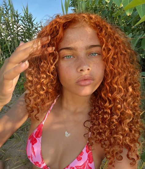 Curly Ginger Hair, Cheveux Oranges, Baddie Vibes, Natural Red Hair, Red Curly Hair, Ginger Hair Color, Colored Curly Hair, Hair Color For Women, Curly Hair Inspiration