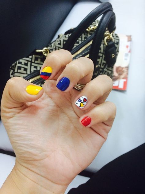 Short Nail Beds, Colombia Nails, Short Nail Bed, Summer Nails 2023, Flag Nails, Summer Nail Ideas, 2023 Nails, Nail Beds, Art At Home