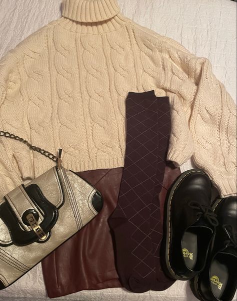 Couqutte Winter Outfit, Couqutte Outfit Ideas Winter, Couqutte Outfit Ideas, Couqutte Outfit, Warm Tone Outfits, Wardrobe Renovation, Bed Outfit, Chocolate Aesthetic, Slytherin Outfit