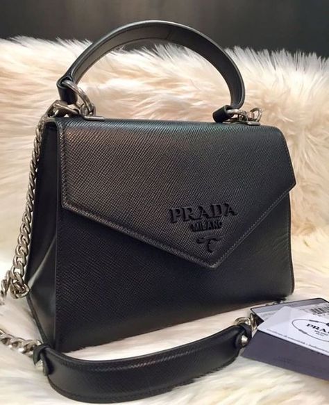 Luxury Black Purse, Black Designer Bag Aesthetic, Branded Bags Aesthetic, Black Bags Aesthetic, Prada Style Outfit, Luxury Bags Black, Luxury Bags Aesthetic, Designer Bags Aesthetic, Trendy Designer Bags