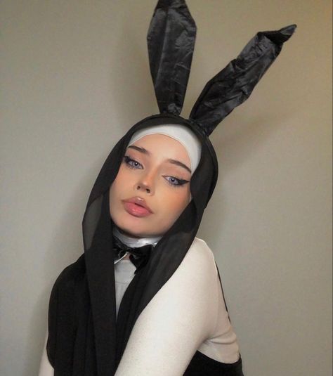 Hijabi Halloween Costumes, Outfit Muslim, Princess Halloween Costume, Hijab Designs, Street Hijab Fashion, Modest Fashion Hijab, Bunny Costume, Hijabi Style, Anime Inspired Outfits