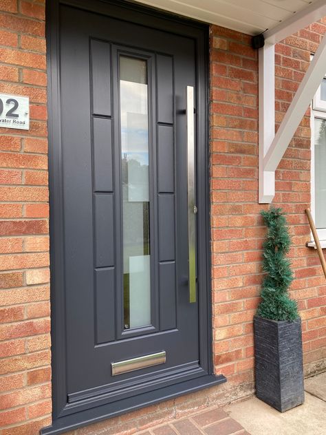 Anthracite Front Door, Modern Entrance Door, Traditional Front Doors, Modern Entrance, Modern Front Door, House Front Door, Front Door Design, Entrance Door, Door Ideas