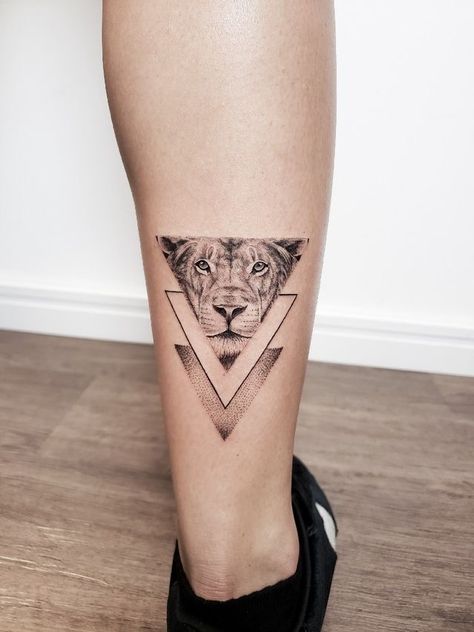 Horizontal Tattoo, Geometric Tattoo Leg, Leg Band Tattoos, Tato Maori, Lion Forearm Tattoos, Geometric Tattoo Sleeve Designs, Geometric Tattoo Pattern, Mangas Tattoo, Tatuagem Masculina Pequena