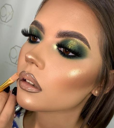 Jade Green Eye Makeup, Gold And Emerald Makeup Looks, Emerald Green And Gold Eye Makeup, Green And Gold Eyeshadow Looks, Emerald Green Dress Makeup Ideas, Green And Gold Makeup Looks, Dark Green Makeup Looks, Green Glam Makeup, Emerald Green Eye Makeup