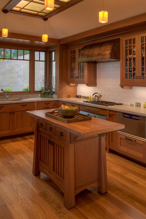 Kitchen Craftsman, Light Wood Kitchen Cabinets, Mission Style Kitchens, Alder Kitchen, Craftsman Style Kitchens, Craftsman Kitchens, Craftsman Interiors, Alder Cabinets, Light Wood Kitchens