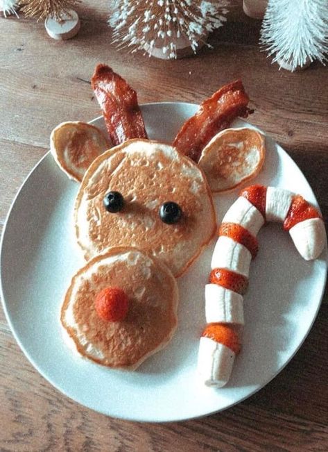 Easy Christmas Breakfast, Christmas Pancakes, Bread Ideas, Cinnamon Roll Recipe Homemade, Pancake Art, Christmas Brunch, Christmas Breakfast, Breakfast Pancakes, Fun Treats