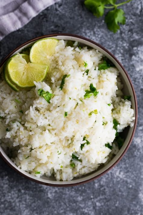 Fragrant and citrussy, this cilantro lime rice can be cooked on the stove top or in a rice cooker! Easy to prepare and no sautéing. Sides For Fish Tacos, Coconut Lime Rice, Cilantro Lime Rice Recipe, Lime Rice Recipes, White Rice Recipes, Healthy Rice, Rice Side, Easy Rice Recipes, Lime Rice