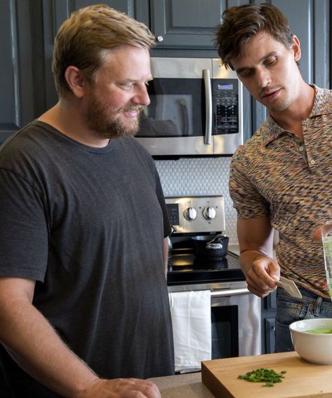 The Internet Is Buzzing About The Squash Casserole From Queer Eye — Here's How To Make It #refinery29 https://www.refinery29.com/en-us/2019/03/227432/queer-eye-squash-casserole-recipe# https://youtu.be/4FIhavKypXc How To Make Squash, Summer Squash Casserole, Jonathan Van Ness, Zucchini Casserole Recipes, Squash Casserole Recipes, Zucchini Casserole, Queer Eye, Squash Casserole, Executive Chef