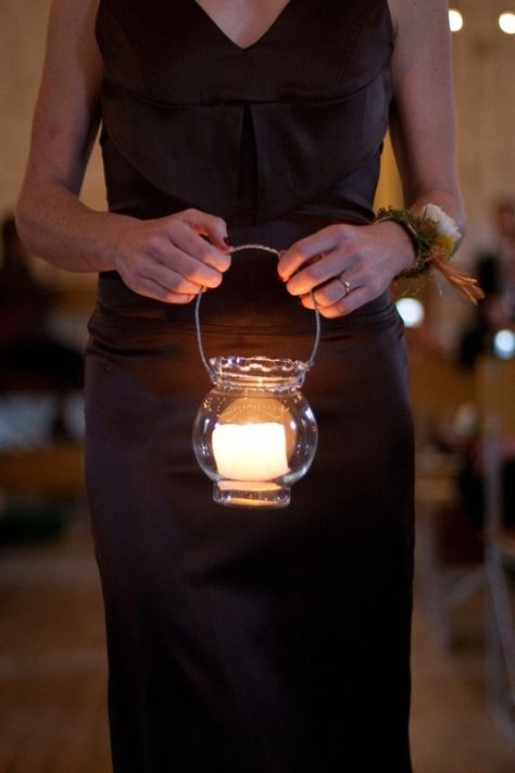 bridesmaids carry lanterns down aisle instead of a bouquet - night wedding ideas Romantic Night Wedding, Bridesmaid Bouquet Alternatives, Alternative Wedding Bouquet, Starry Night Wedding, Instead Of Flowers, Organic Wedding, Night Wedding, Romantic Night, Wedding Chicks