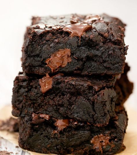 Moist Chocolate Brownies, Amazing Brownies, Maklike Resepte, Fall Dessert Recipes Easy, Pumpkin Brownies, Banana Brownies, Pie Cupcakes, Chewy Brownies, Fall Desserts Easy